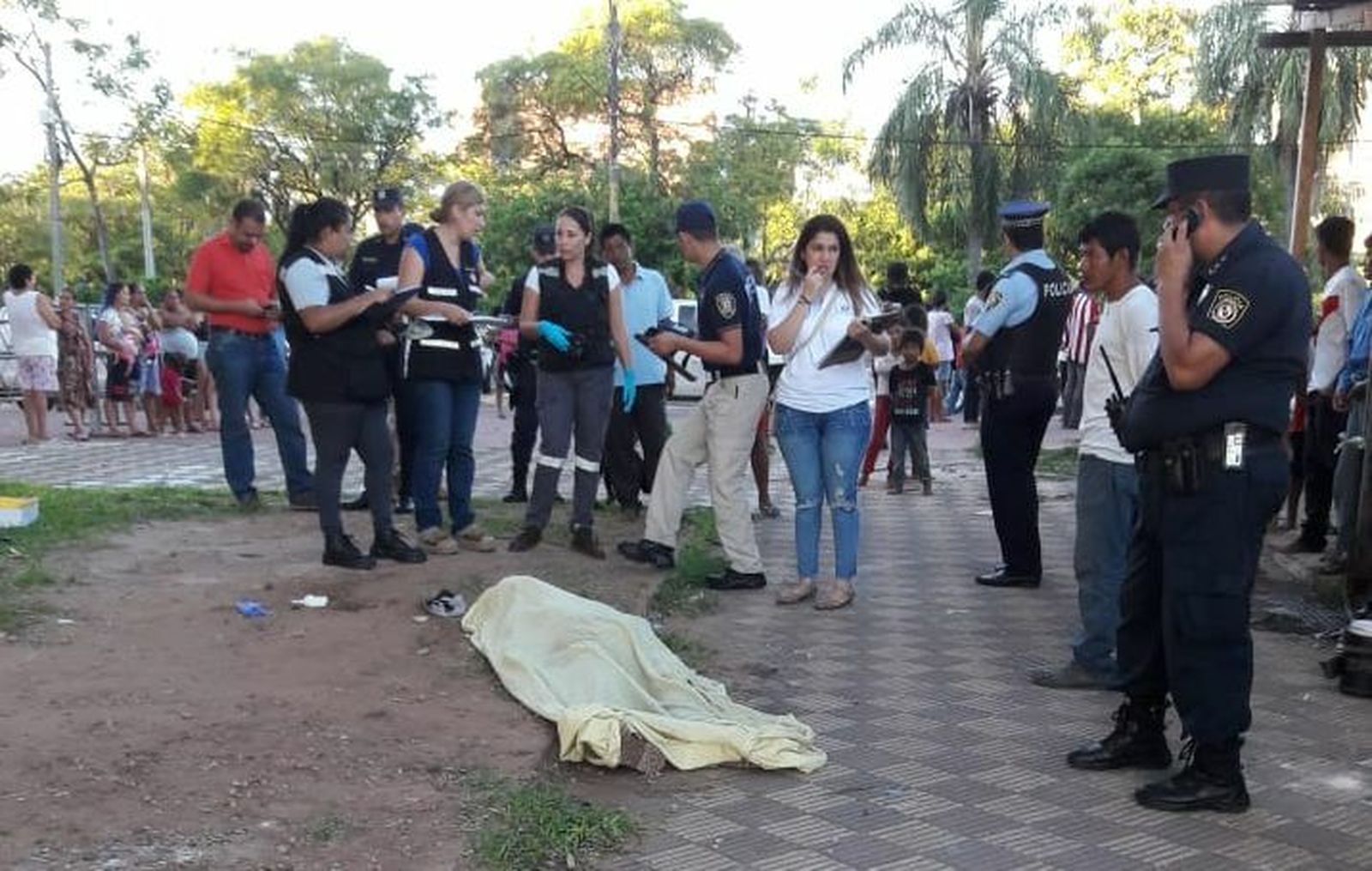El cuerpo de Francisco López, indígena sin tierra asesinado, yace en el suelo