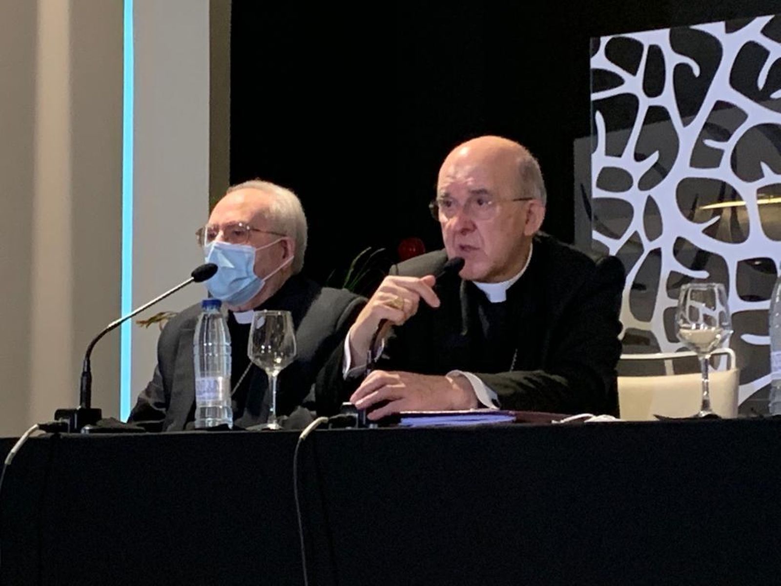 Osoro, a los religiosos: "Seguid en los cruces de los caminos, donde está la gente que sufre"