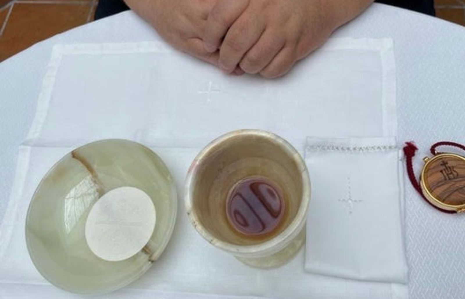 Rafael Vez, celebrando en su casa