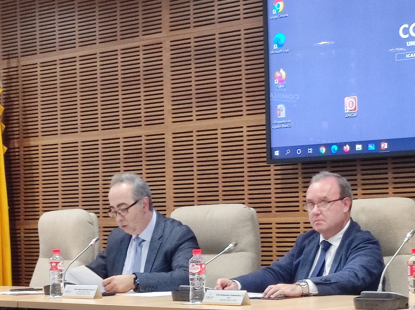 Enrique Sanz, a la derecha, y el decano Francisco Ramírez