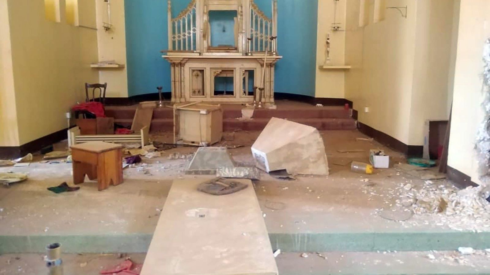 Iglesia destruida por los combates