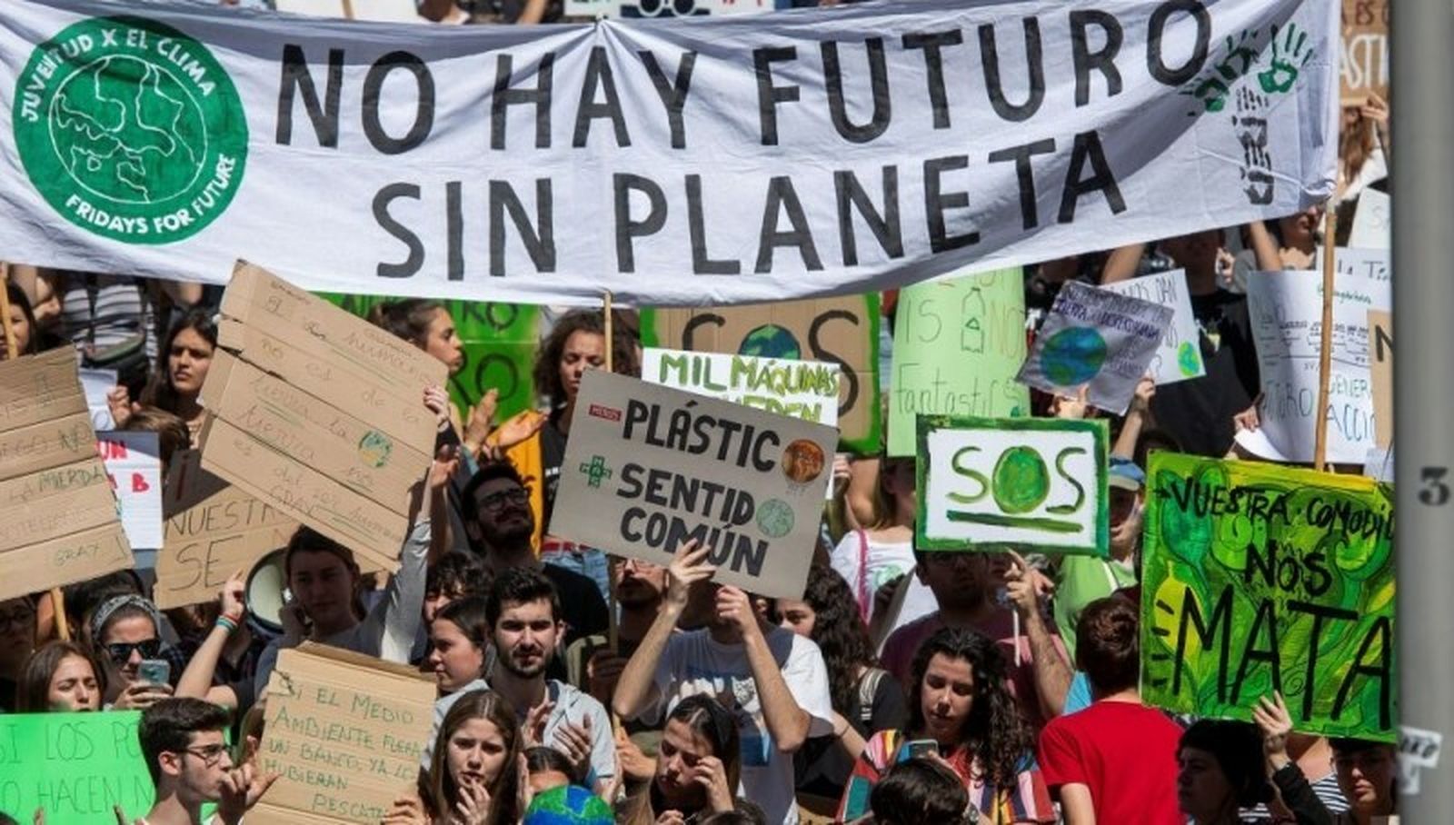 Manifestación de jóvenes en defensa del planeta
