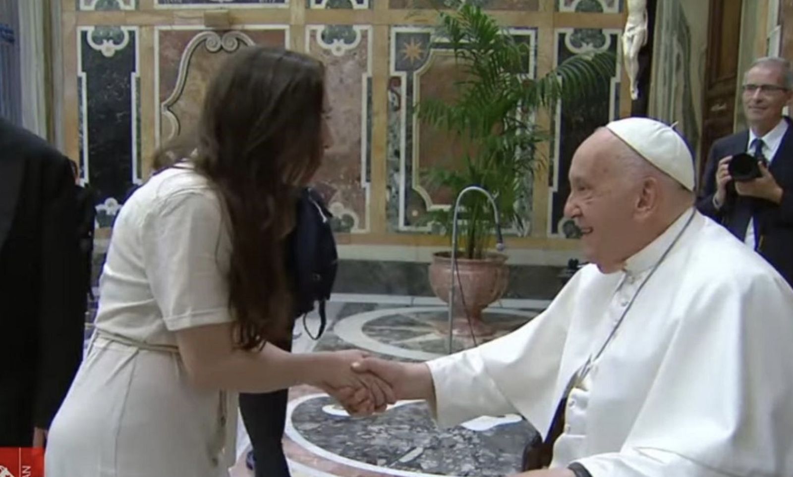 Victoria Martín saluda a Francisco