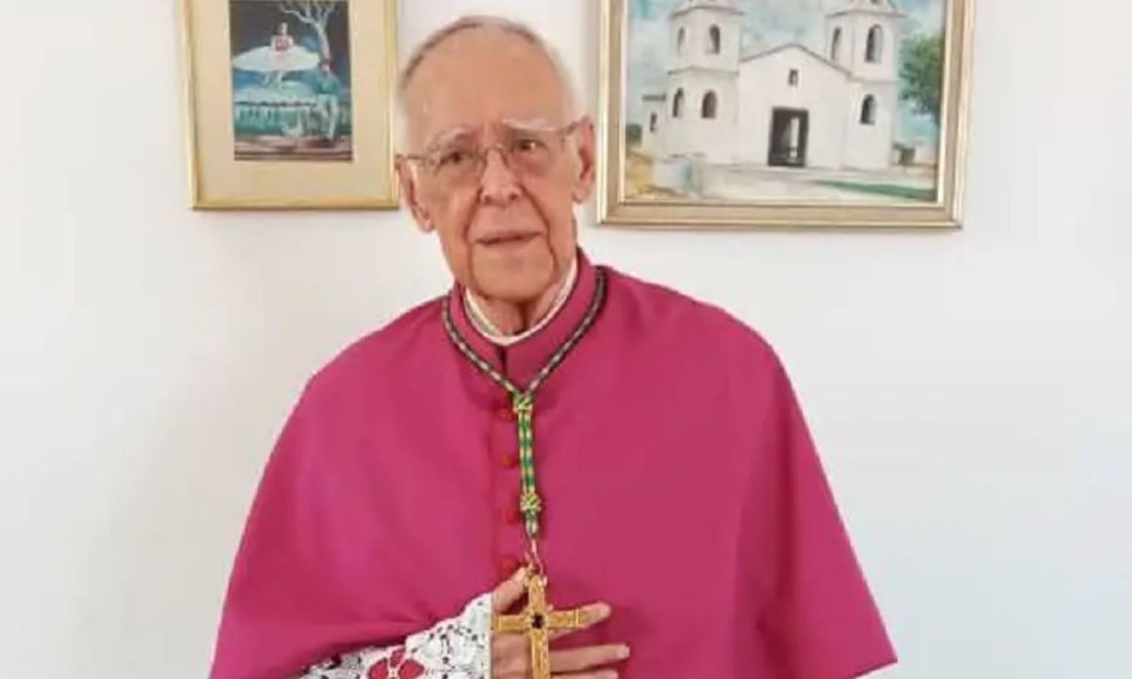 Monseñor Roberto Lückert León