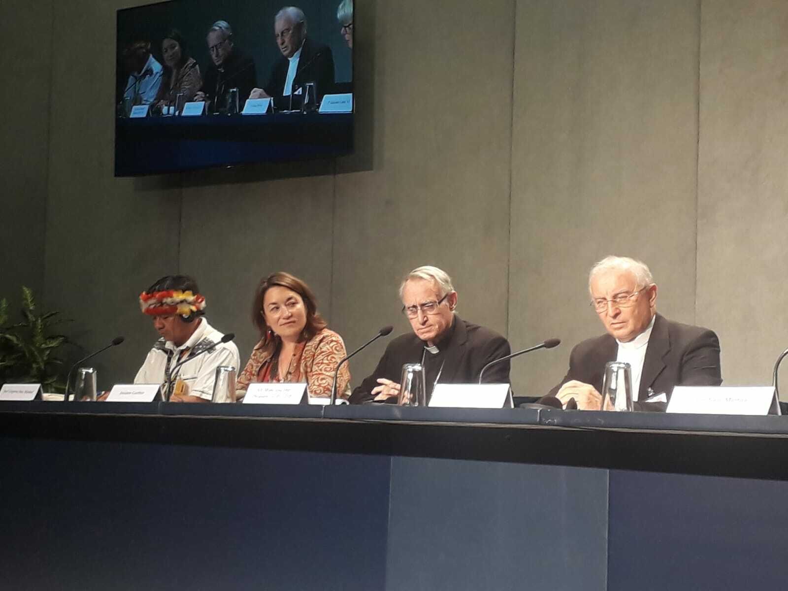 Comparecencia en la Sala Stampa