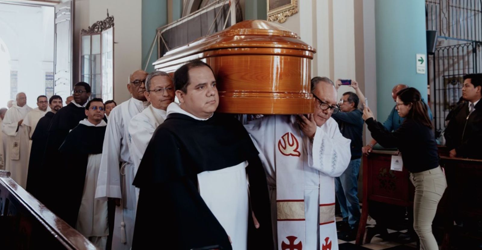 Féretro de Gustavo Gutiérrez