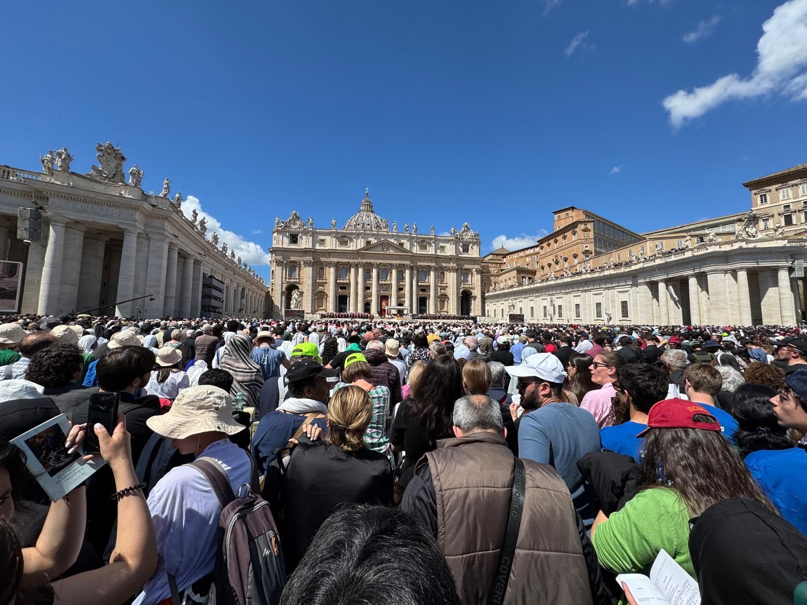 Multitudinario funeral