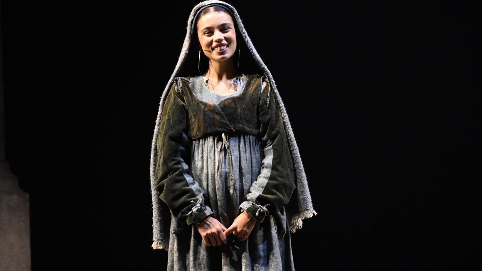 La actriz Gaia Di Fusco interpreta a Bernadette