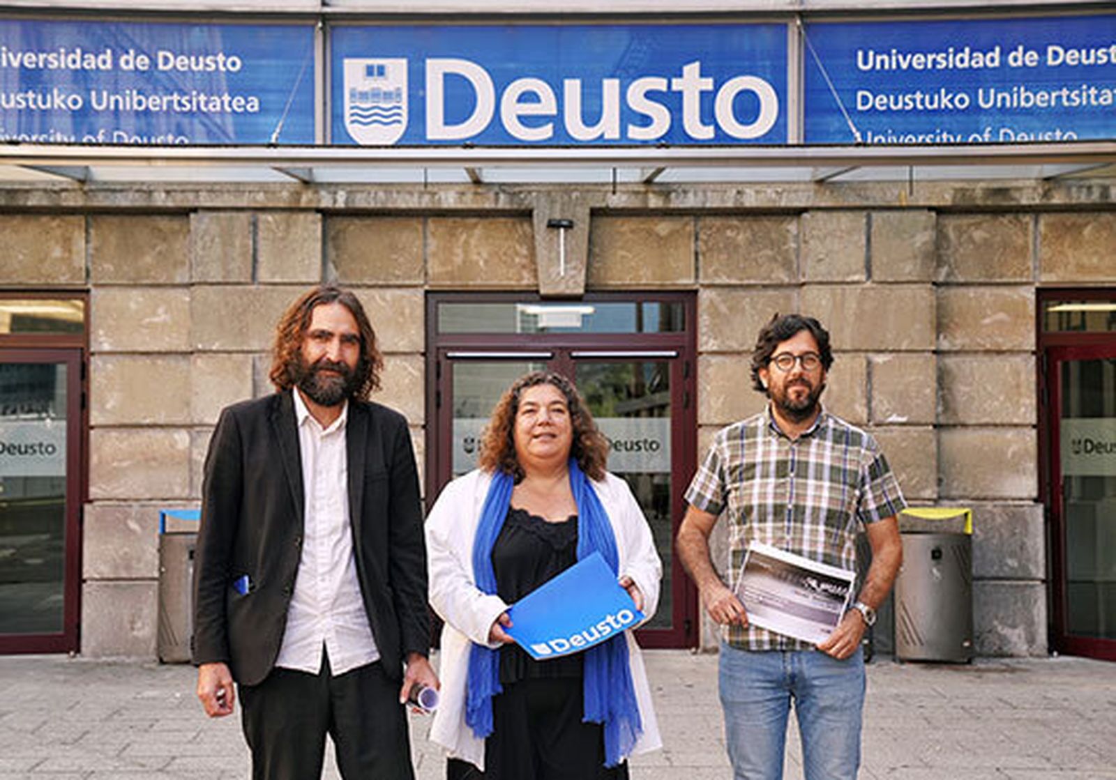 Braulio Gómez, María Silvestre y Gorka Urrutia, responsables del Deustobarometro