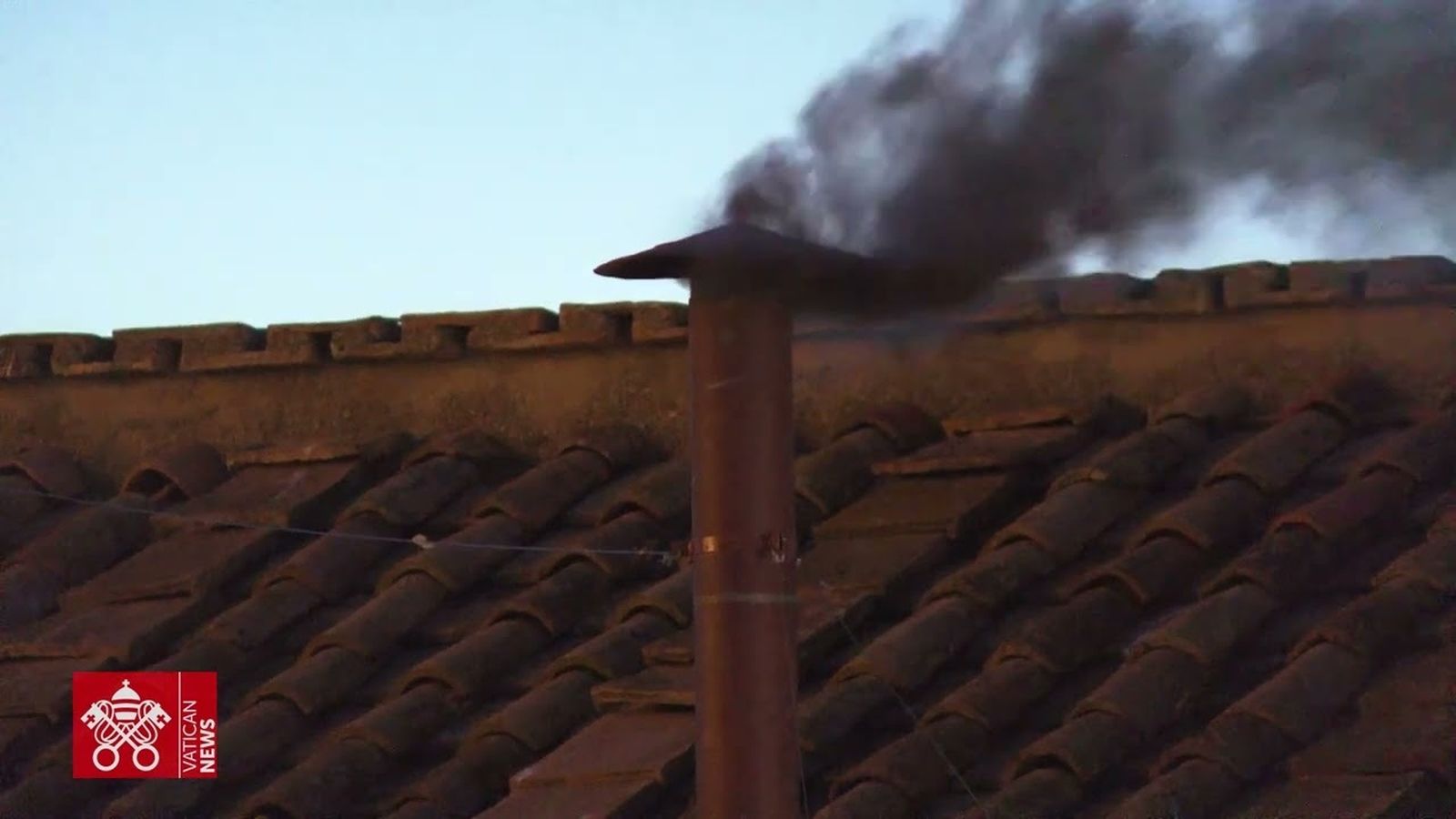 El 'pecado' de los electores: una votación de dos horas y el retraso del predicador Cantalamessa