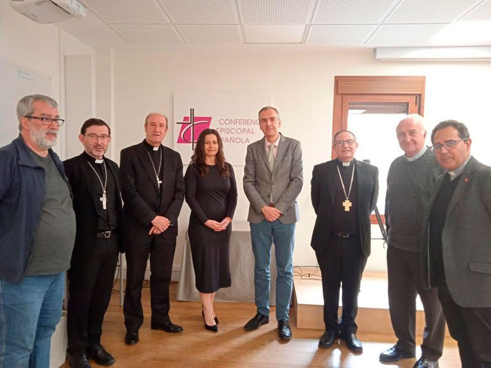 Los obsipos, con los representantes de las organizaciones empresariales