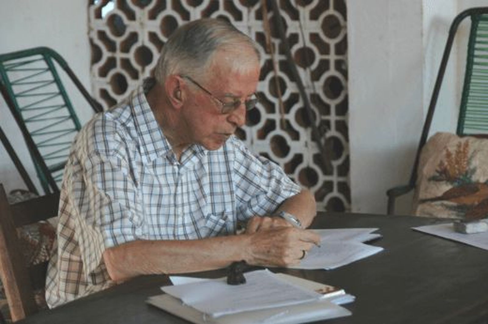 Casaldàliga, trabajando en su 'palacio episcopal'.