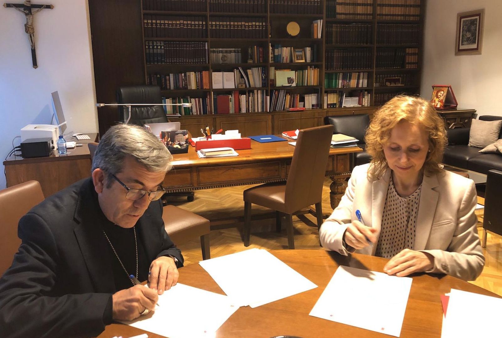 Firma del convenio UPSA-CEE