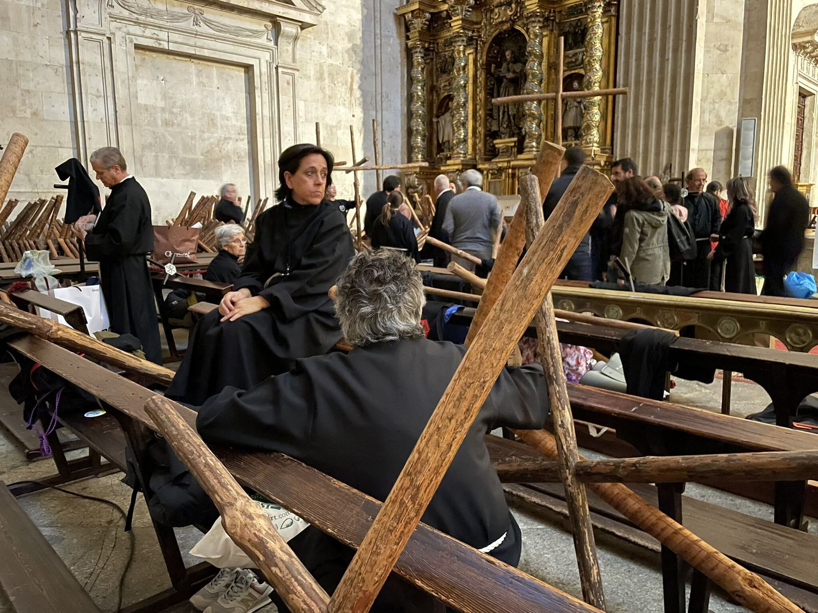 La familia apuntala el relevo generacional en cofradías de la España vacía