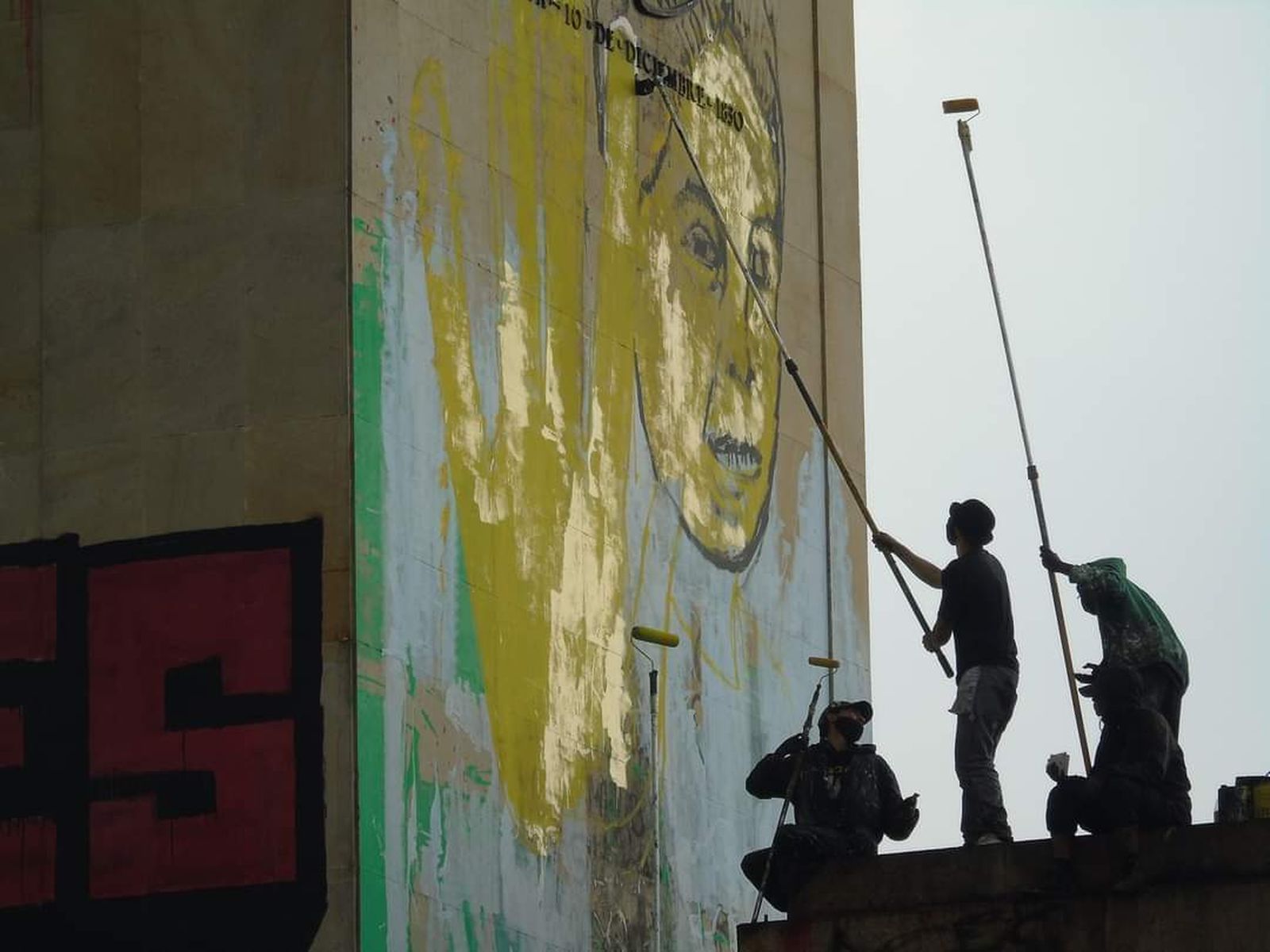 Intervención artística sobre un monumento