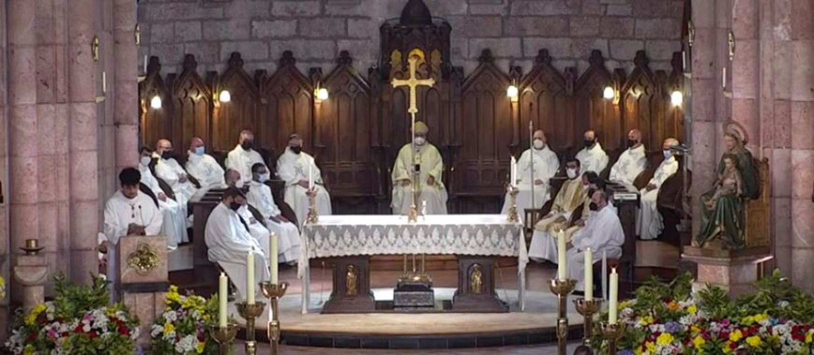 Sanz, durante la misa en Covadonga