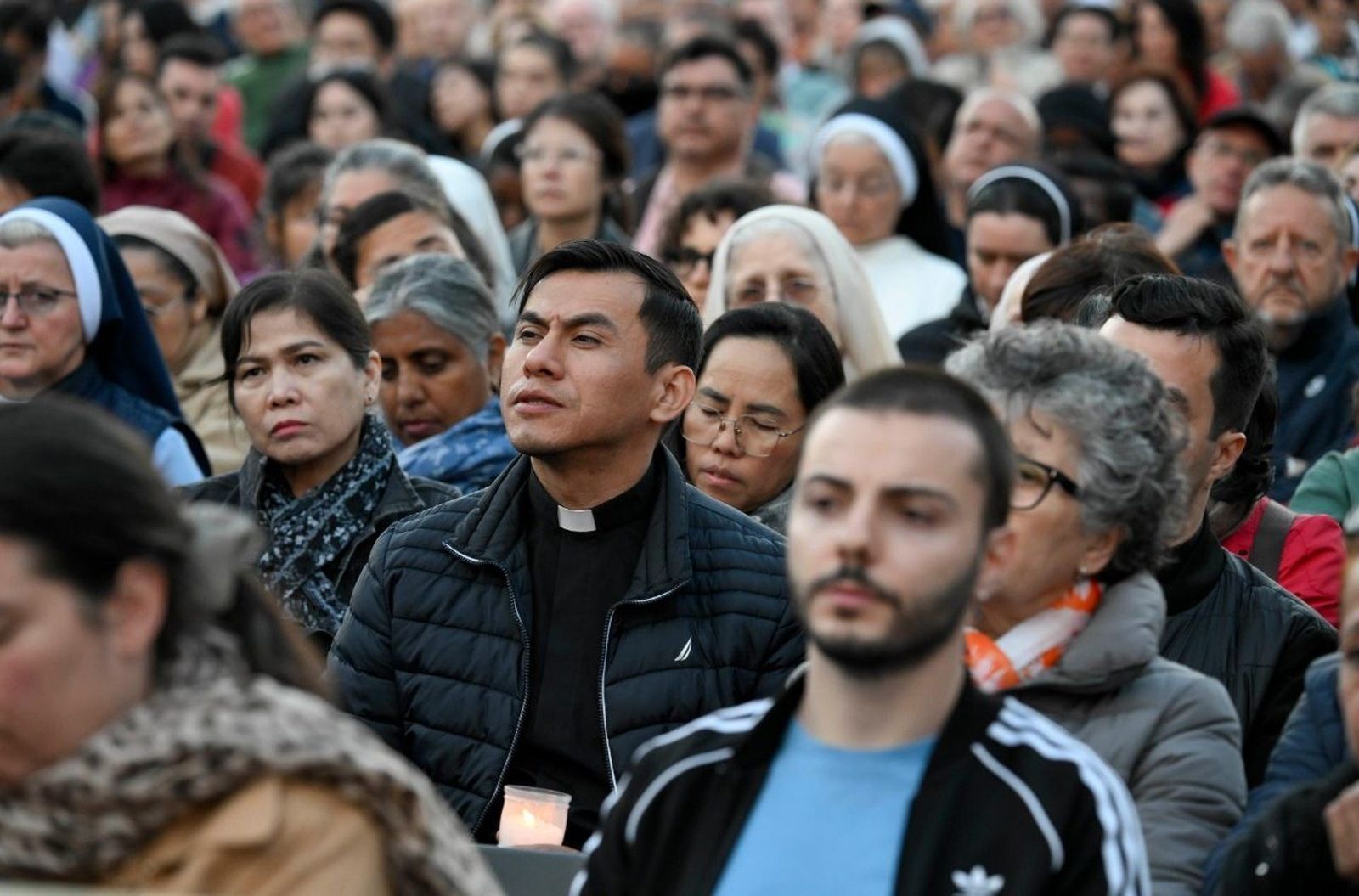Rosario por el Papa en la plaza de San Pedro