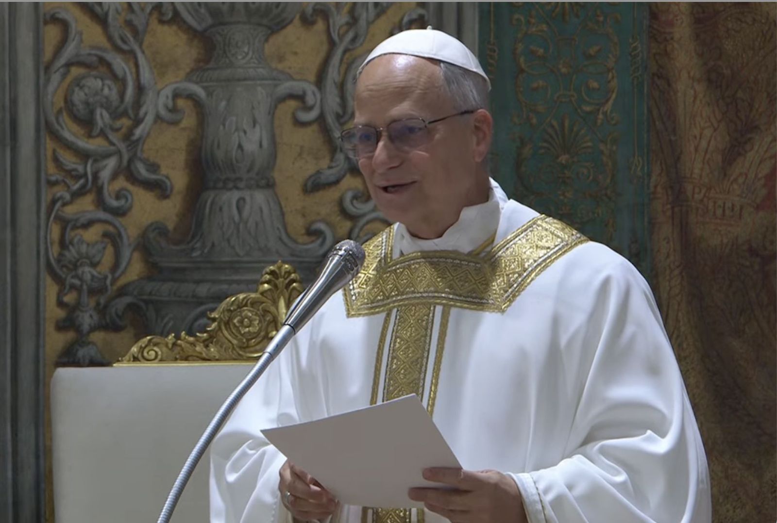León XIV pronuncia su primera homilía
