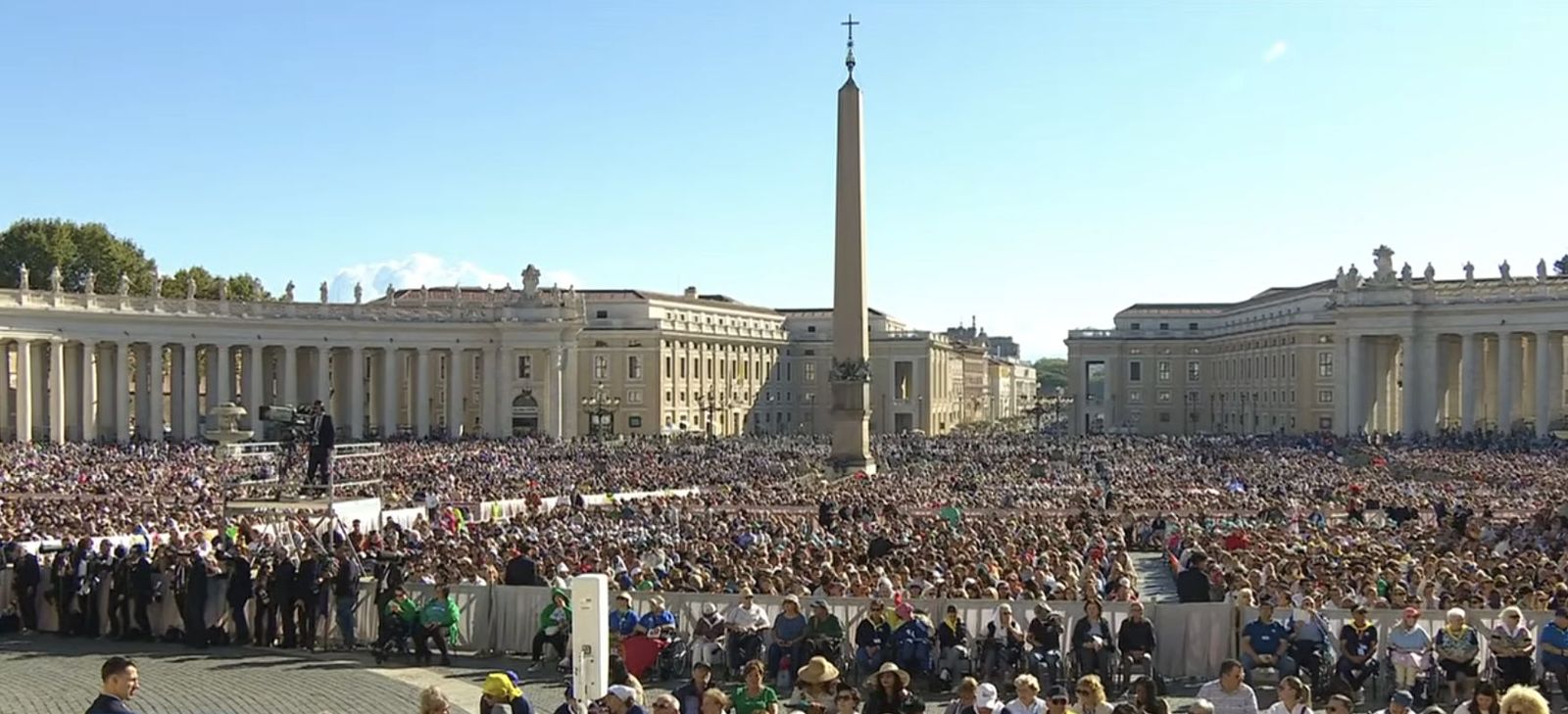 Miles de fieles en San Pedro