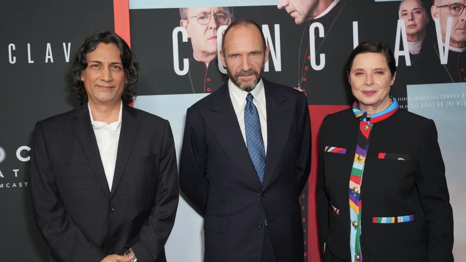 Carlos Diehz con Ralph Fiennes e Isabella Rossellini