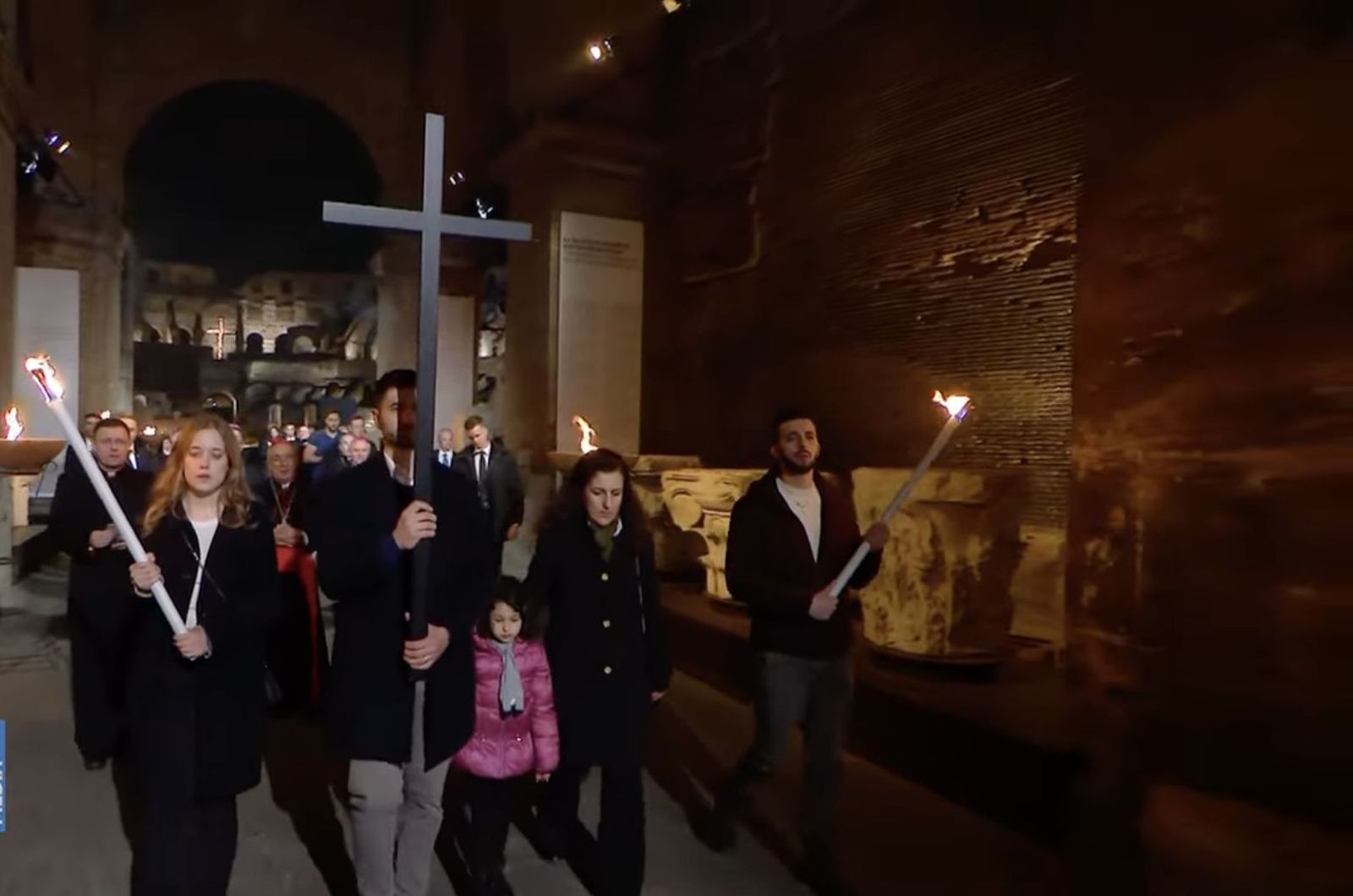 Una de las estaciones del Vía Crucis en el Coliseo