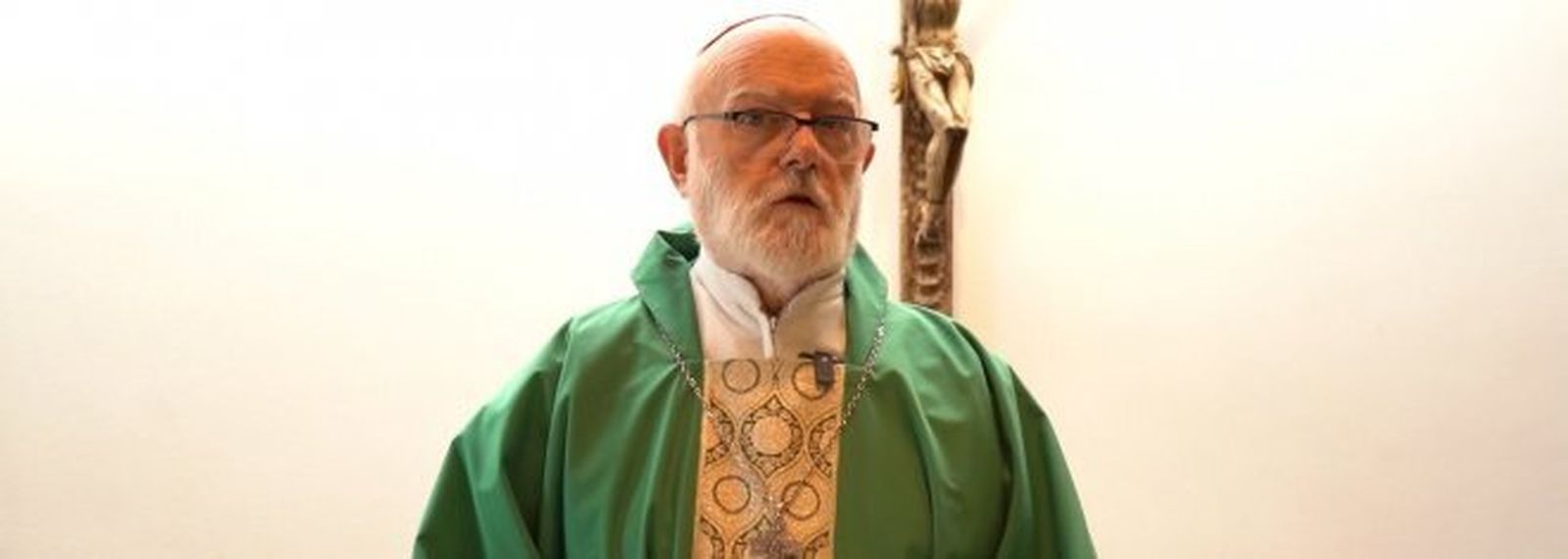 Monseñor Celestino  Aós, arzobispo de Santiago