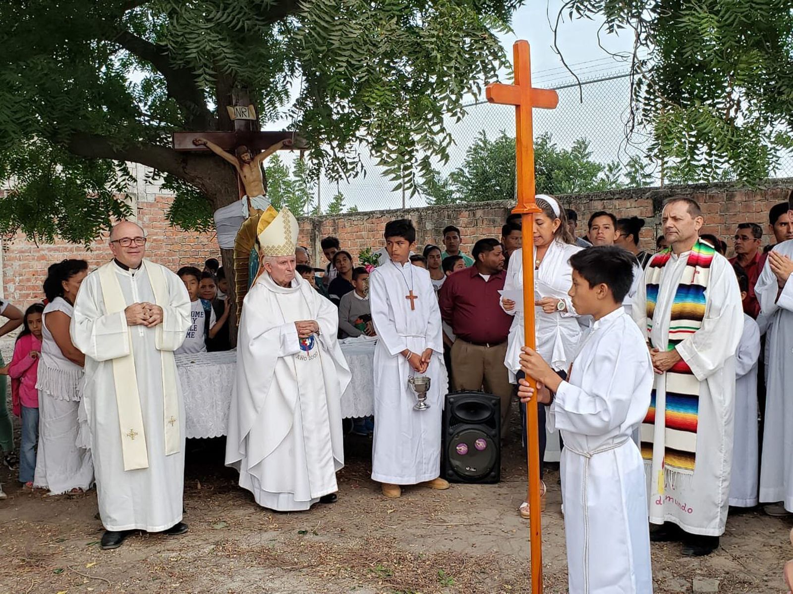 El arzobispo de Valencia en la consagración de la capilla ecuatoriana