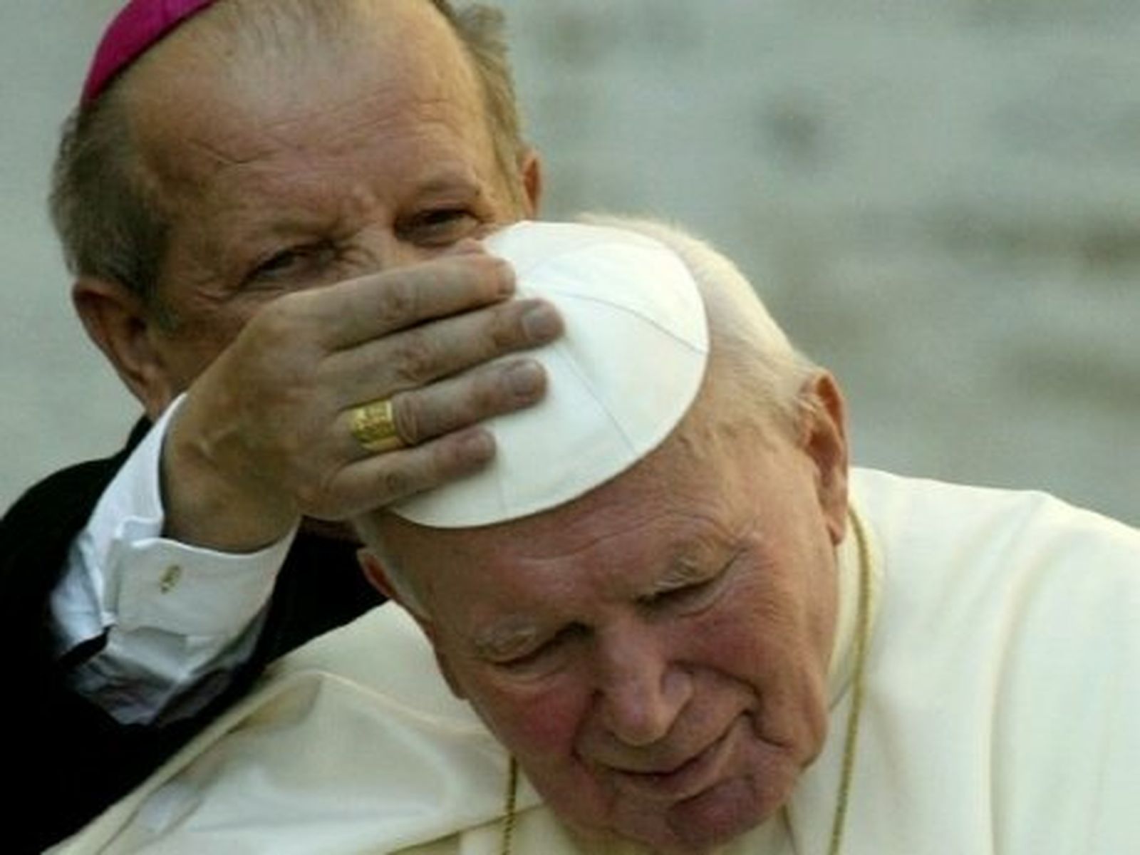 El ahora arzobispo de Cracovia, junto a Karol Wojtyla