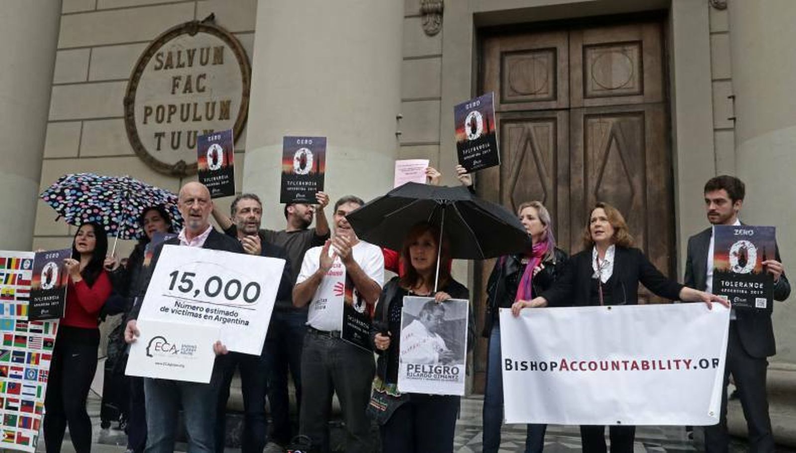 Protesta anti-abusos en la catedral de Buenos Aires
