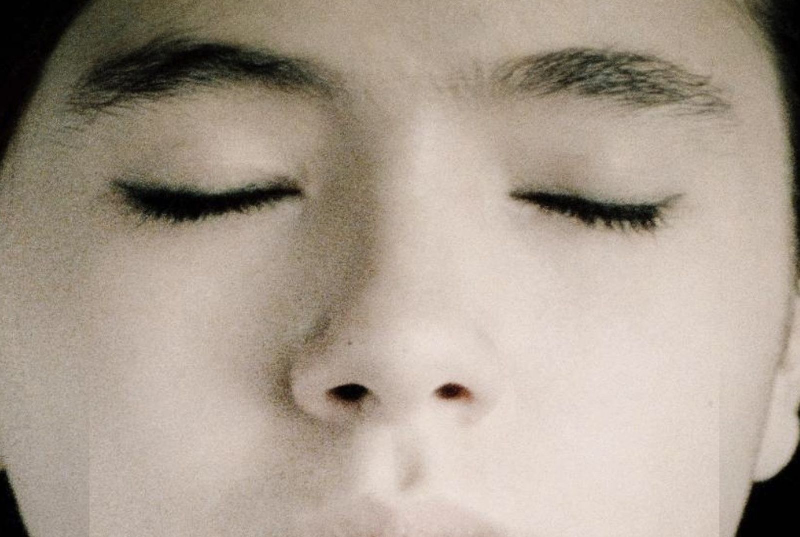 Cerrar los ojos. Nostalgia y pascua de Vícotir Erive