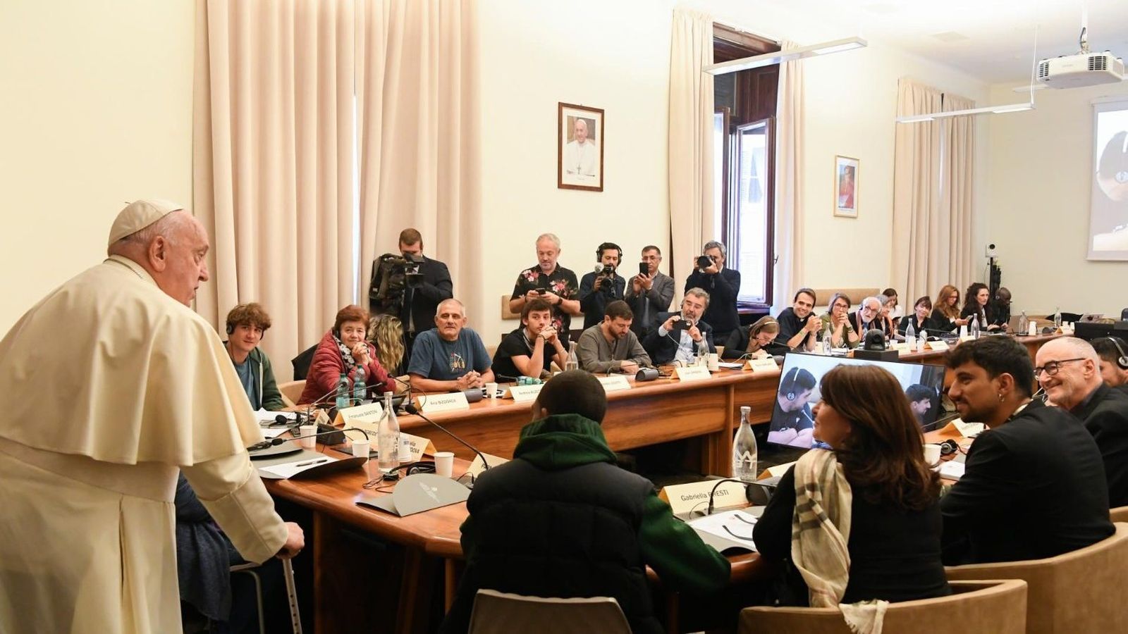 El Papa en el simposio por el 10 aniversario del primer encuentro mundial con los Movimientos Populares