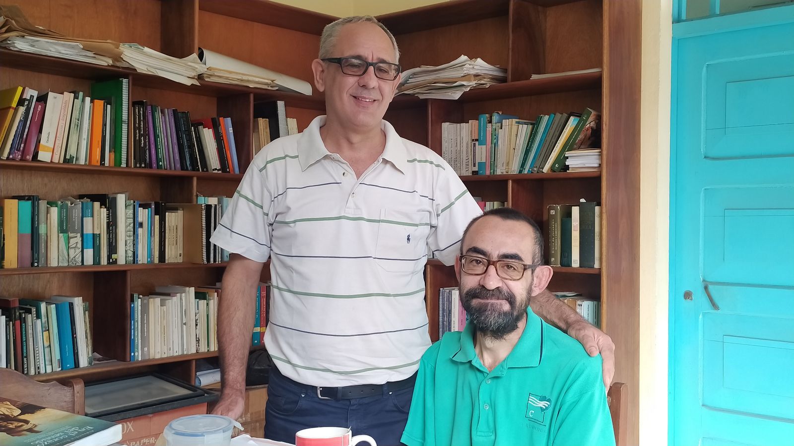 Miguel Ángel Cadenas, de pie, y Manolo Berjón, sentado