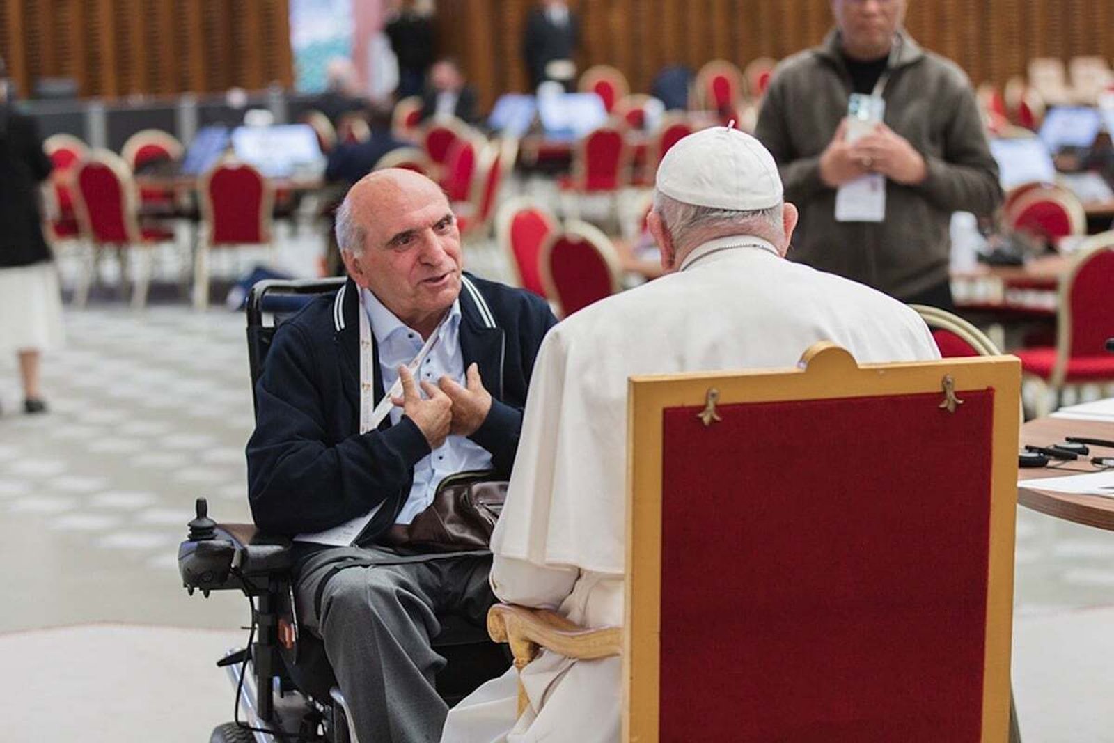 enrique-alarcon-silla-ruedas-sinodo