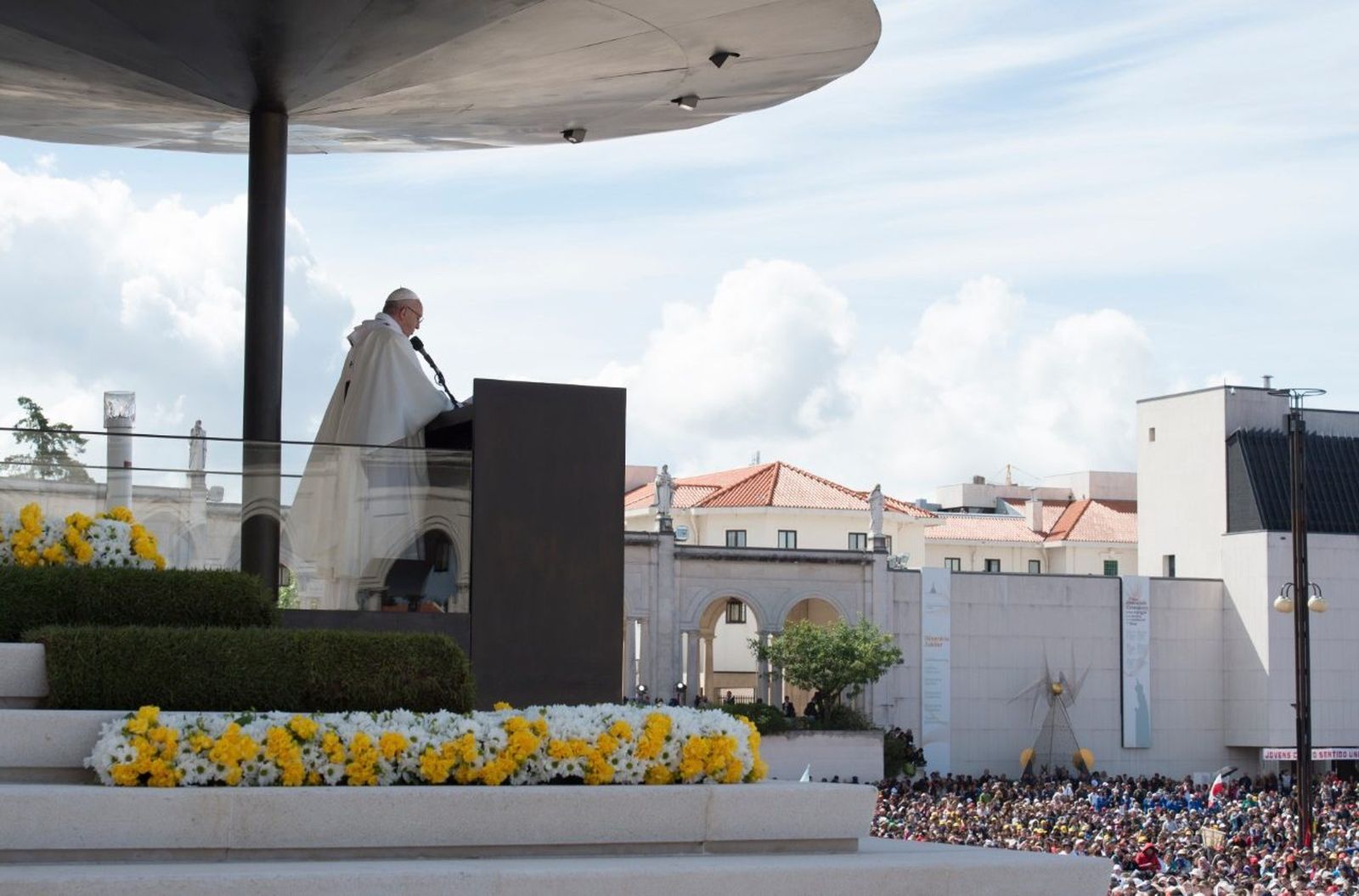 Francisco preside la Misa de canonización de los pastorcillos Francisco y Jacinta Marto