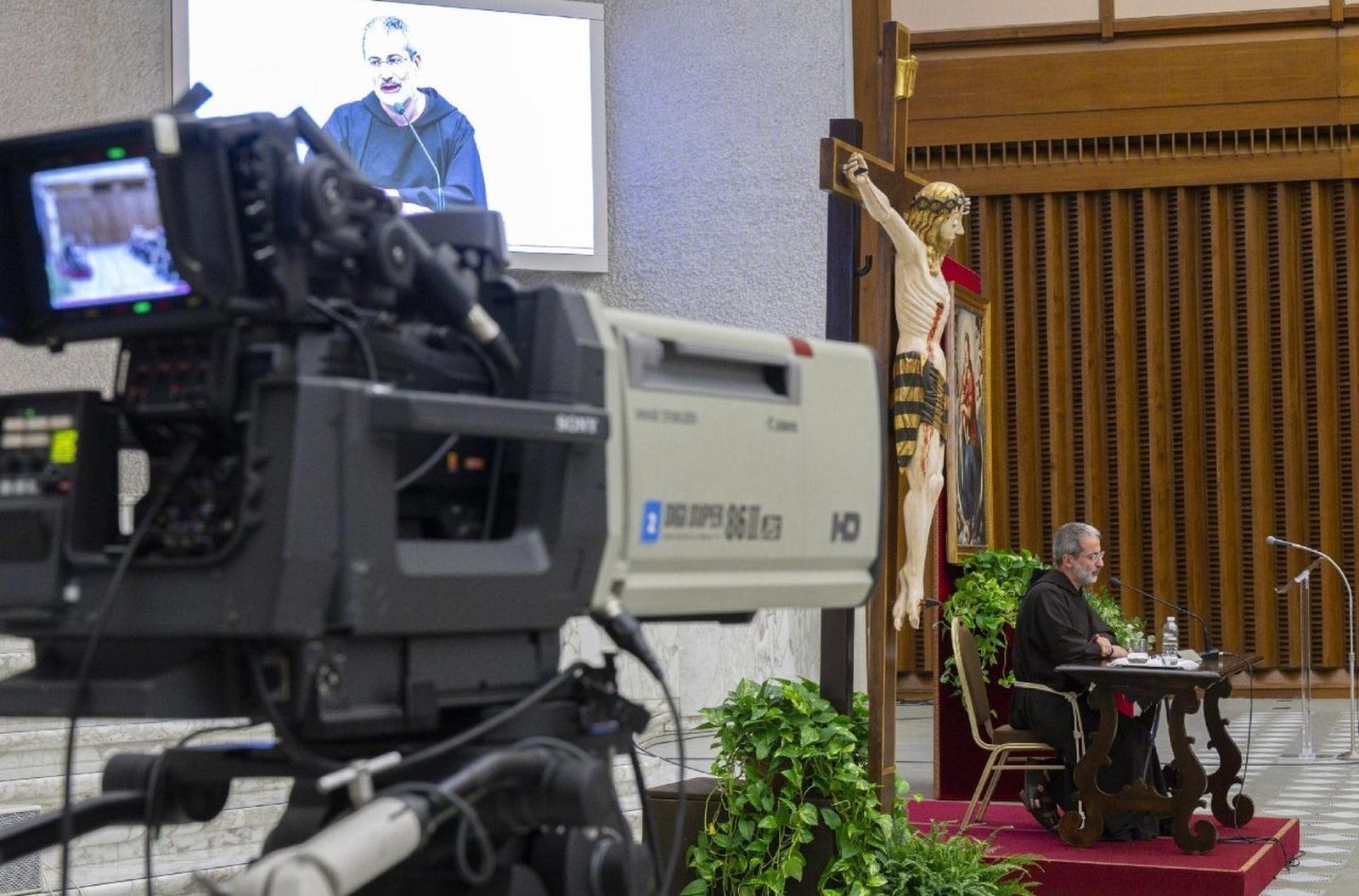 Padre Roberto Pasolini en el Aula Pablo VI