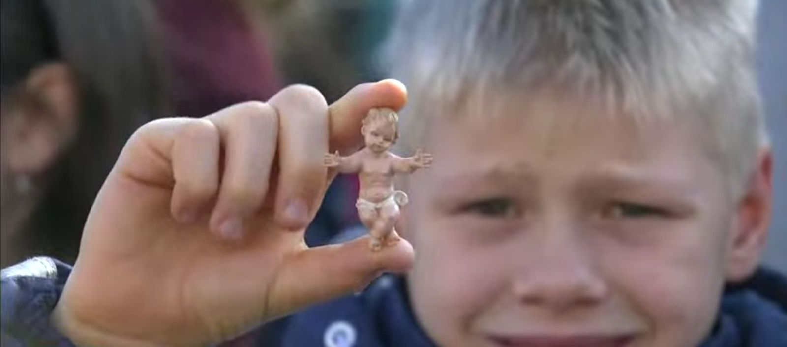 Los pequeños niños Jesús en la Plaza de San Pedro