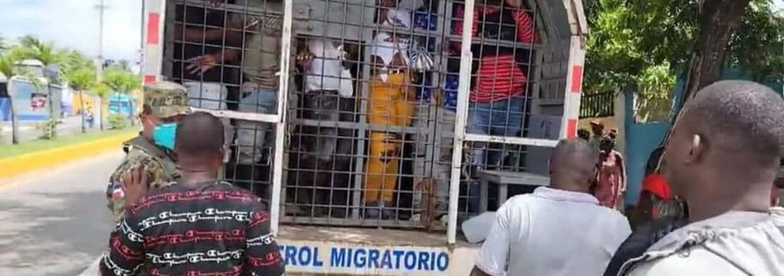 Camión de control migratorio