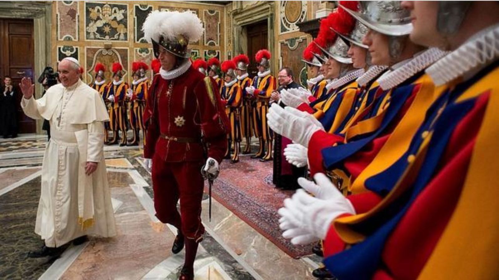 El Papa y la guardia suiza