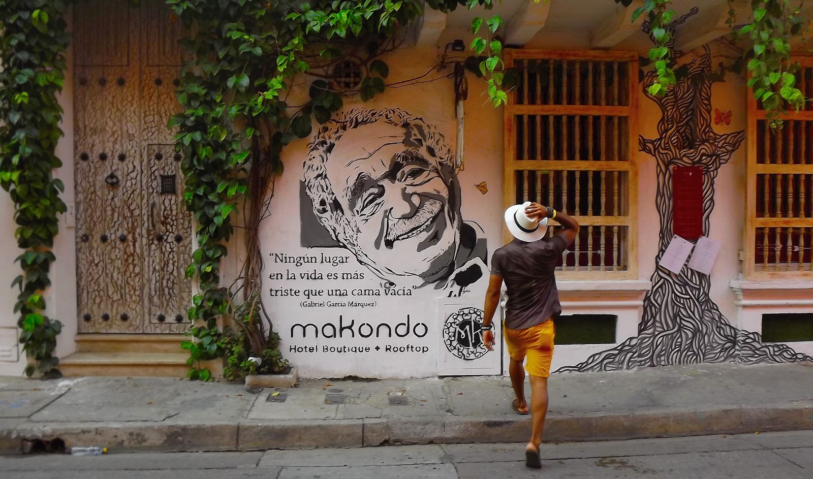 Macondo es el equivalente de la Tierra Prometida.