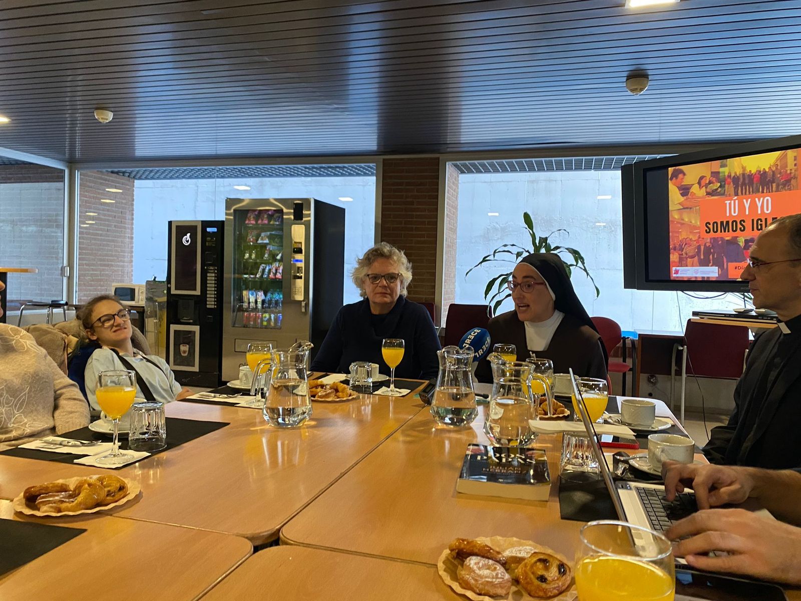 Hernán, Marian y la hermana María Granados