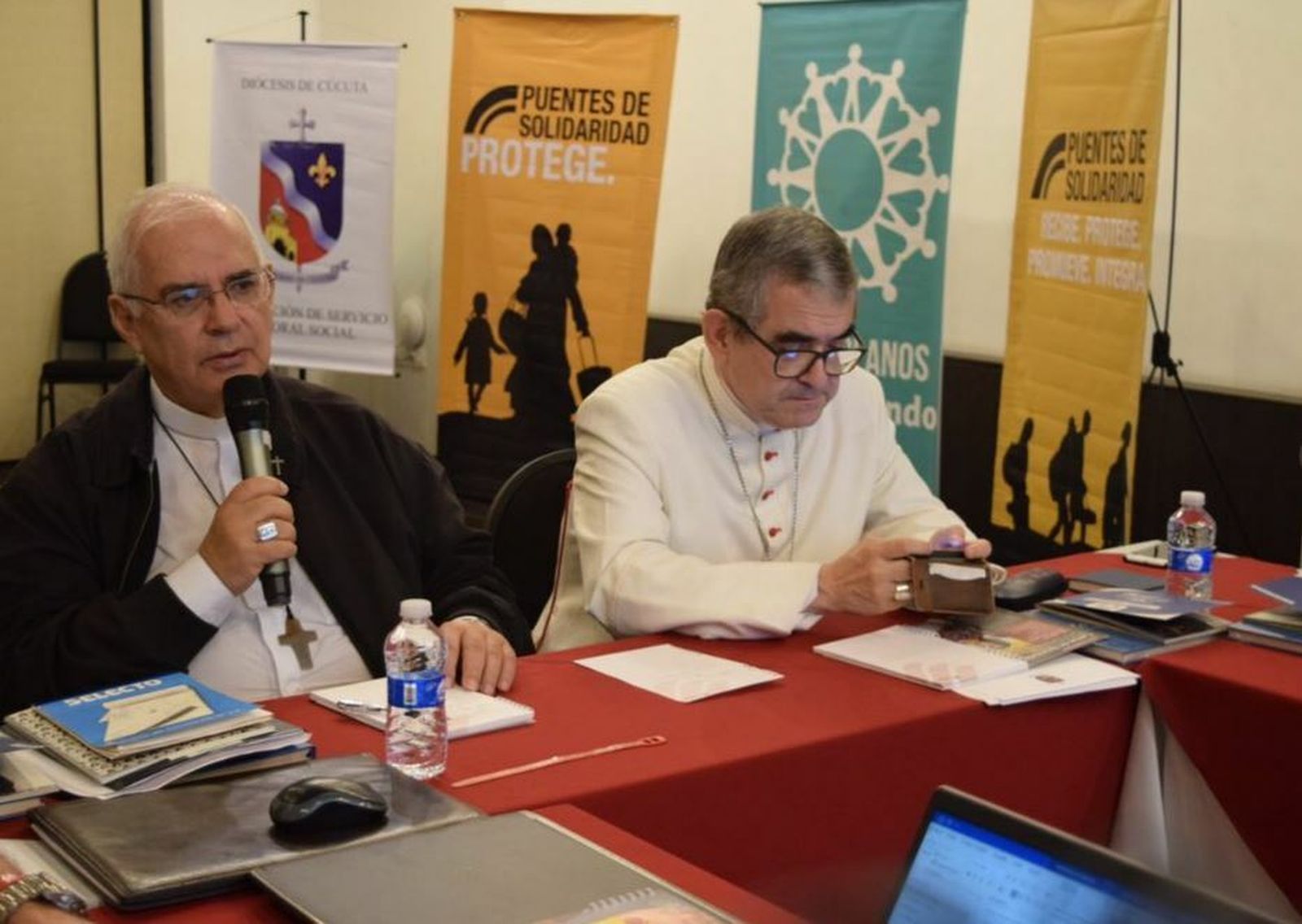 Mario Moronta y Víctor Ochoa durante la reunión con Caritas Internacionalis para analizar y afrontar la crisis en la frontera