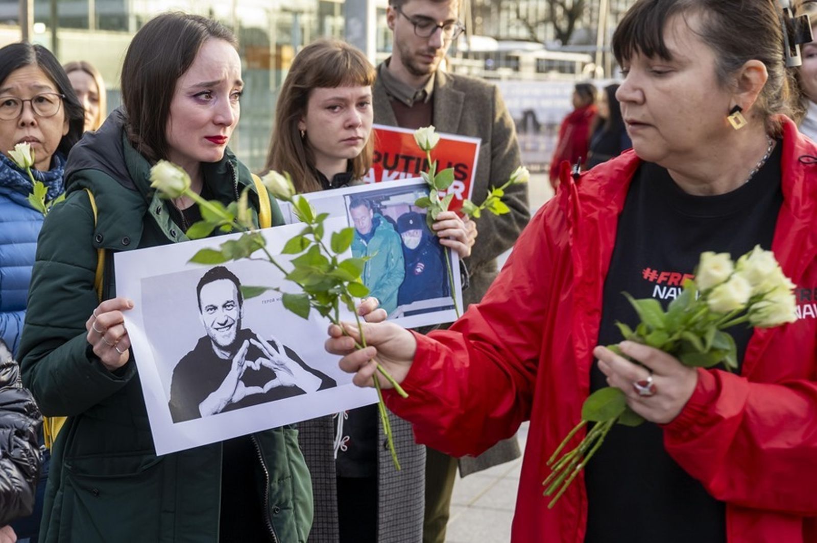 Manifestantes recuerdan en Ginebra la figura de Navalni frente a la sede de la ONU