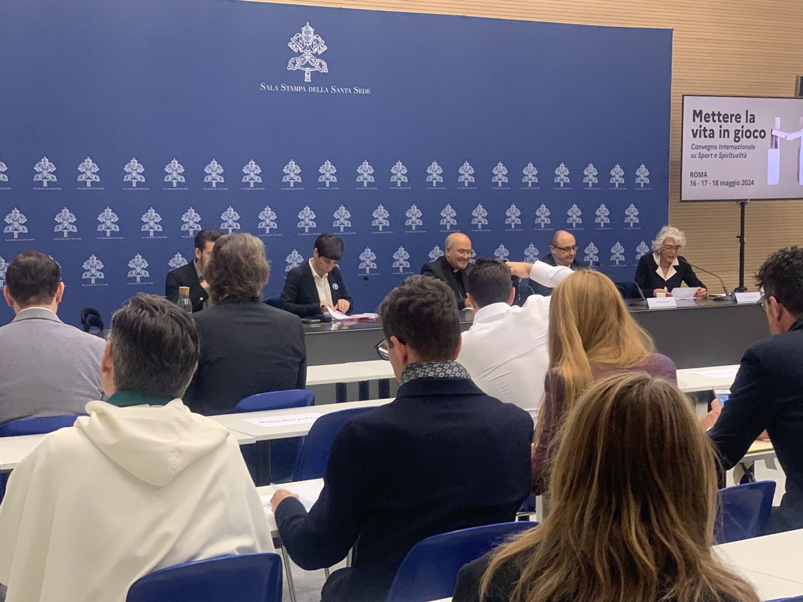 Rueda de prensa en el Vaticano