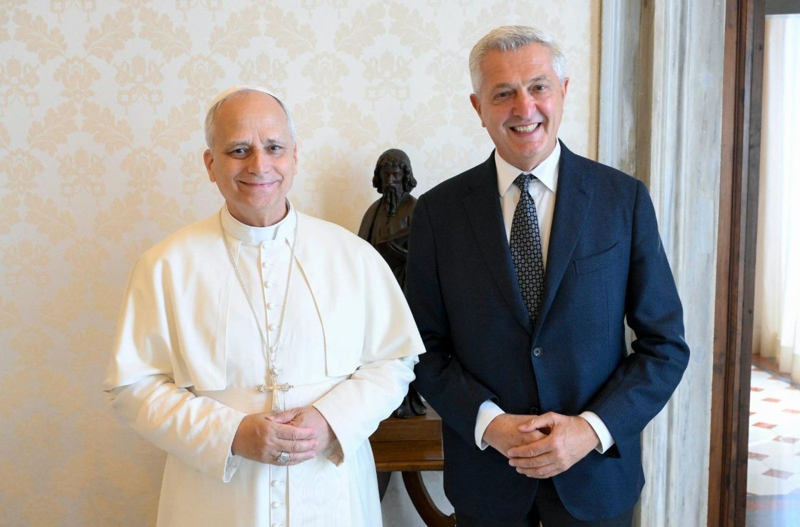 León XIV y Filippo Grandi