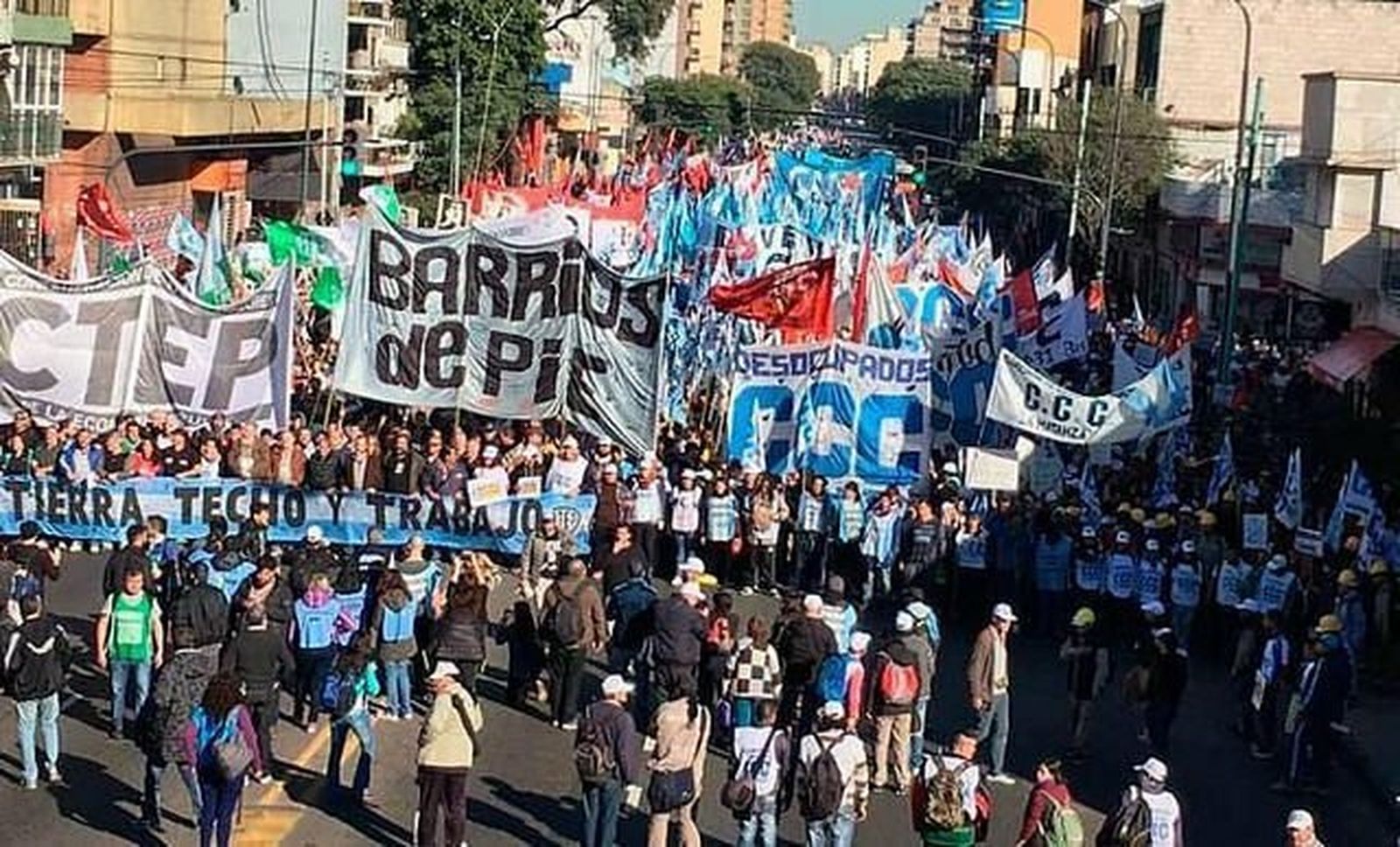 Manifestación de los movimientos sociales argentinos