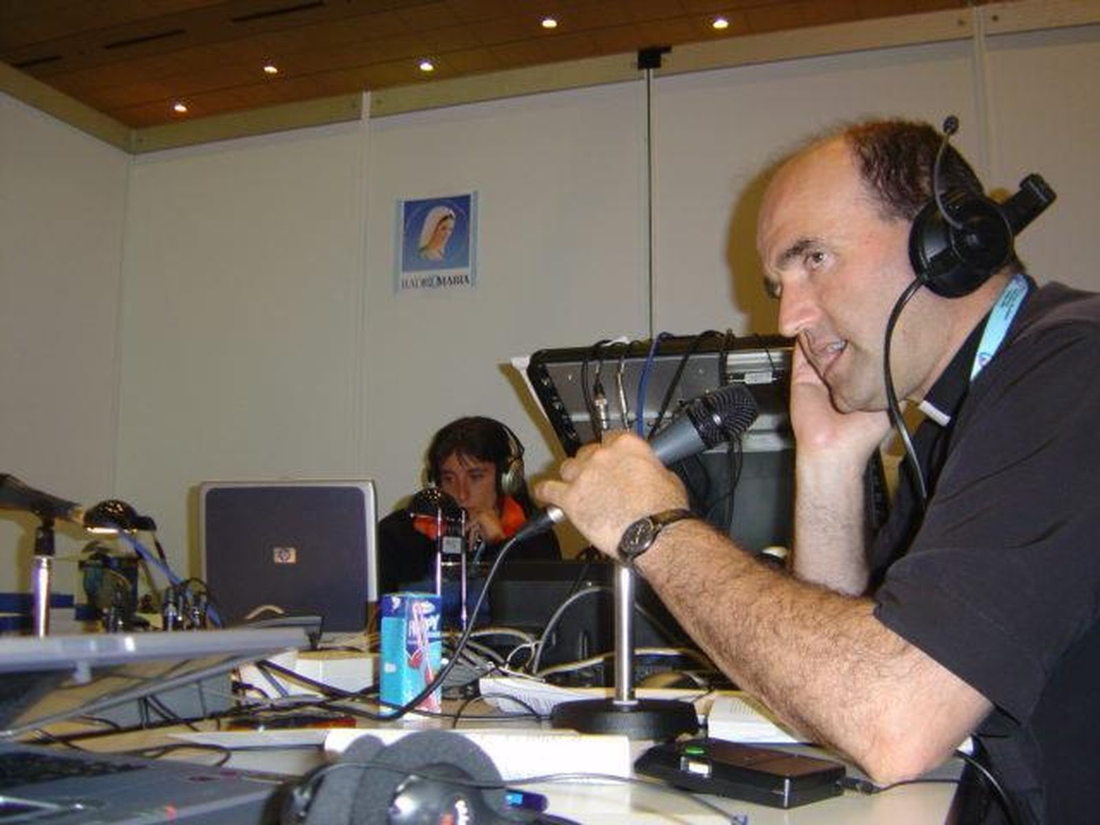 El obispo Munilla durante su programa de radio