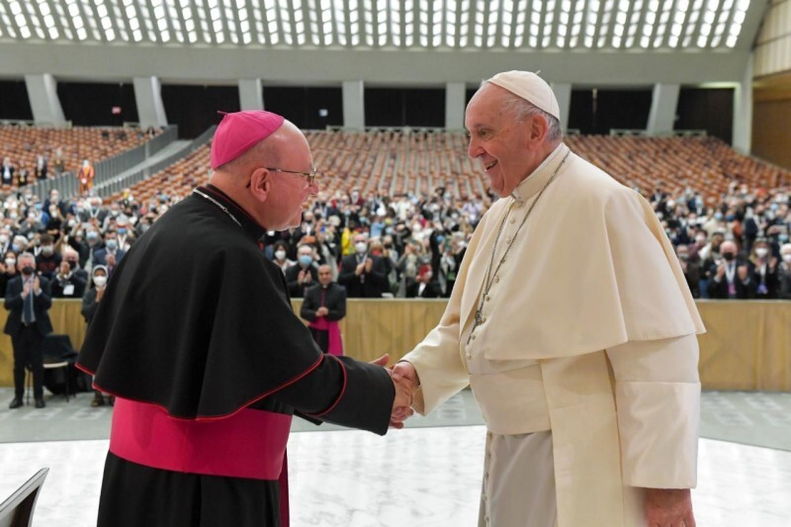 Francisco recibe al Instituto Seráfico de Asís