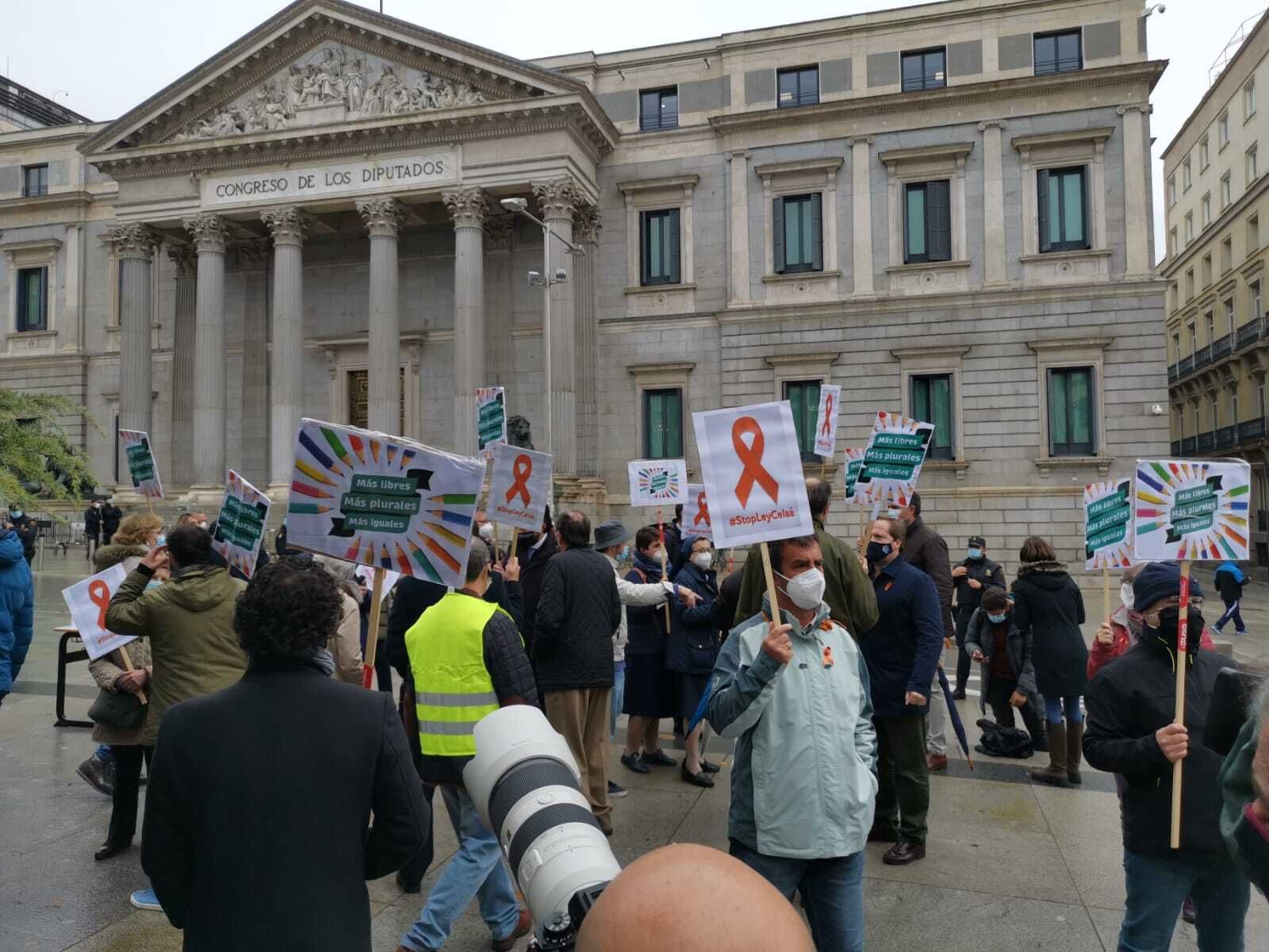 La 'ley Celáa' prohibirá expresamente el pago de cuotas a los centros concertados