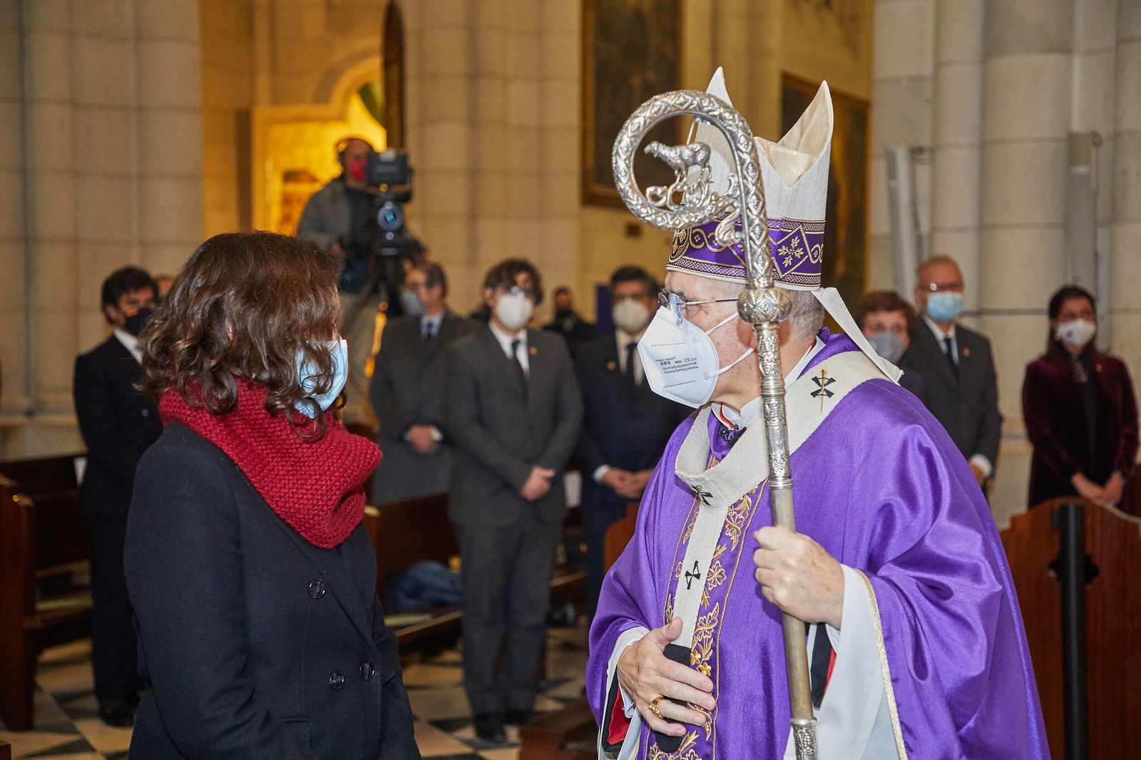 Osoro, con Isabel Díaz Ayuso tras la misa por los médicos de Madrid