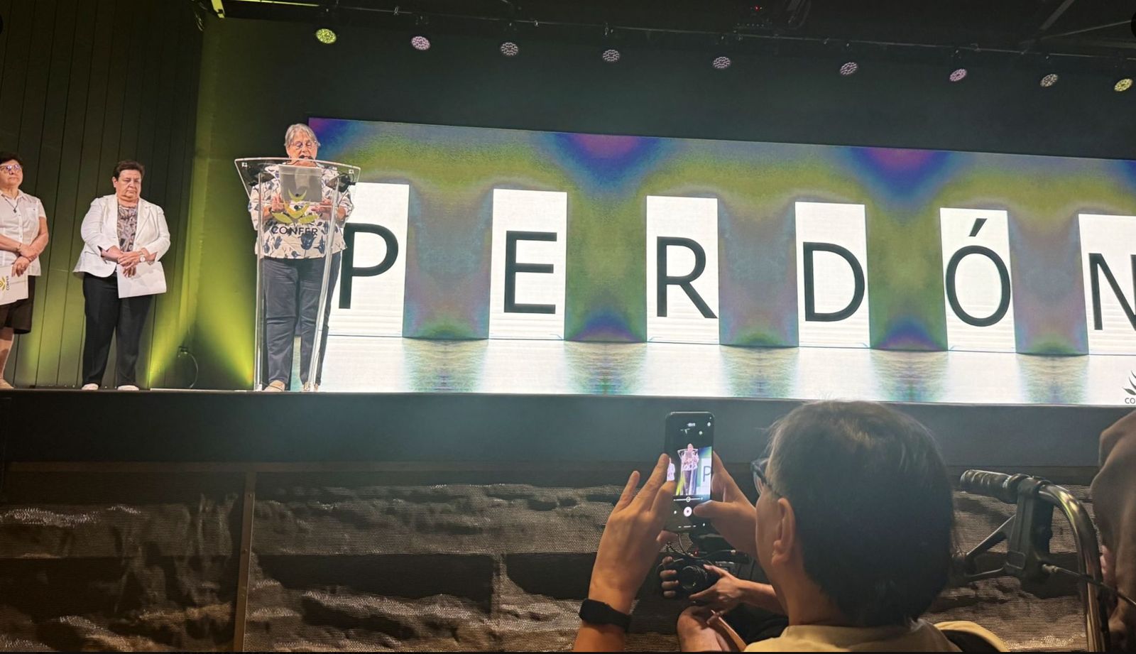 Las representantes de las congregaciones pide perdón